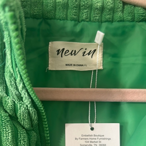 New In Womens Green Puffer - Picture 2 of 6